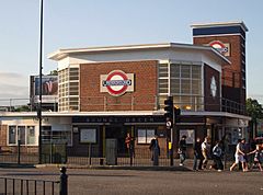 Bounds Green stn building.jpg