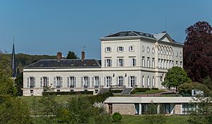 Chateau, HEC Paris, Jouy-en-Josas, Southwest view 20160501 2