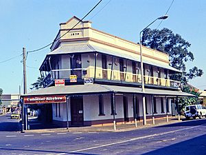 Engineers' Arms Hotel (former) (1995).jpg