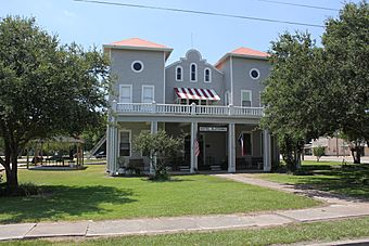 Hotel Blessing, Blessing, Texas (22169719072).jpg