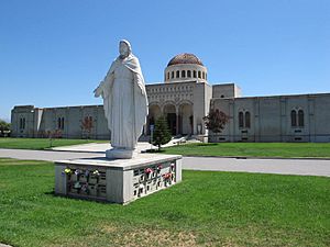 Oak Hill Cemetery Mausoleum.jpg