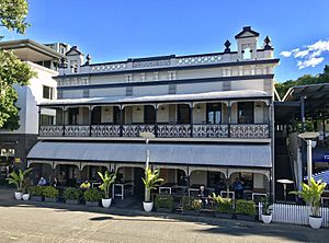 Plough Inn Hotel facade, South Brisbane 04.jpg