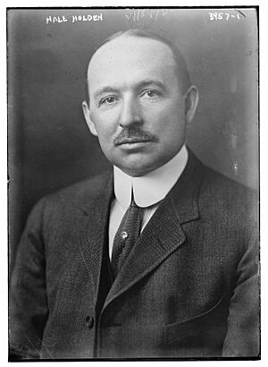 Hale Holden circa 1915.jpg