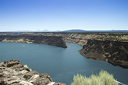 Lake Billy Chinook, Oregon (35860948095).jpg