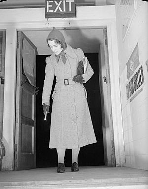 Night School Girl- Evening Classes in Wartime London, C 1940 D367