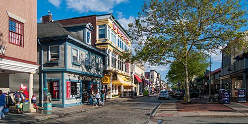 Shopping on Thames Street, Newport, Rhode Island