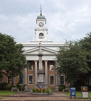 Hale County Courthouse and Confederate statue in Greensboro