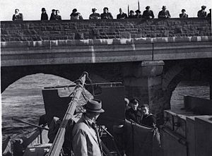 ML1301 passing under Bideford Bridge, January 1943 - geograph.org.uk - 275326