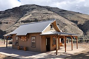 Cottonwood Canyon information station.jpg