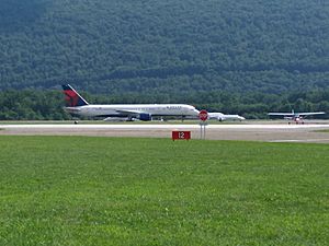 Delta Air Lines B757 144818