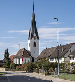 Hauptstrasse mit Kirche in Birwinken.jpg