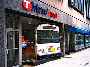 Metro Transit-Minneapolis-2005-06-04