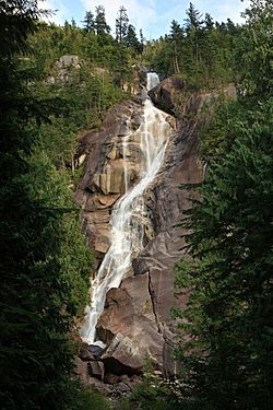 Shannon falls pano.jpg