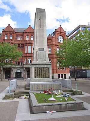 St Helens Cenotaph (5)