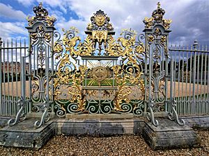 Thames riverside gate August 2023