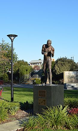 Warragul Lionel Rose Statue 001.JPG