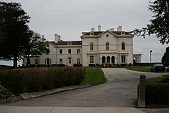 Astors Beechwood Mansion (2966829057).jpg