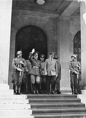 Bundesarchiv Bild 183-B03212, München, Staatsbesuch Jon Antonescu bei Hitler