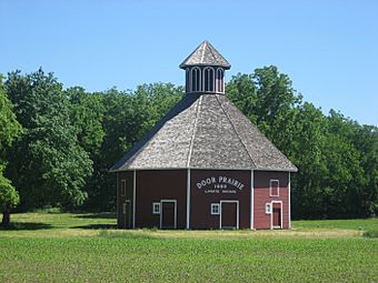 Marion Ridgeway Polygonal Barn.jpg