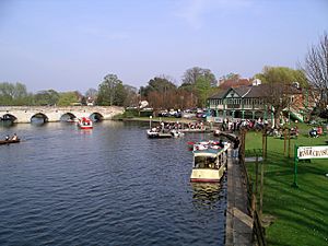 River avon stratford 14a07