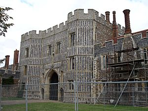 StOsyth'sPrioryGatehouse