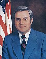 Walter Mondale 1977 vice presidential portrait (cropped).jpg