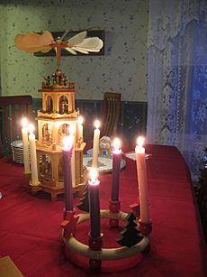 Advent wreath and Christmas pyramid