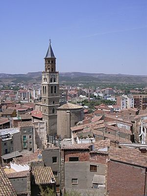 Fraga - Vista general con iglesia de San Pedro.JPG