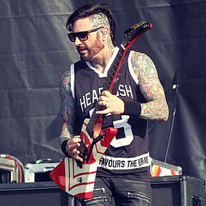 Jason Hook live 2023.jpg