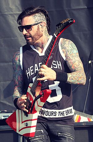 Jason Hook live 2023 (cropped).jpg