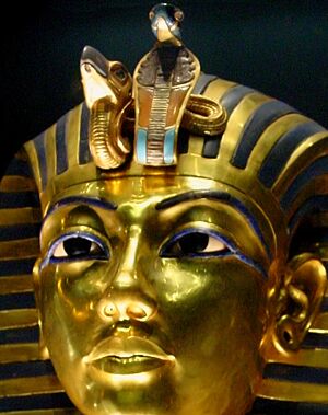 Mask of Tutankhamun 2003-12-07 (cropped to head)