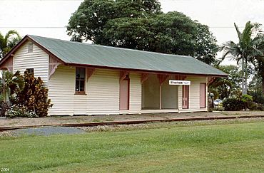 Mirani railway station, 2004.jpg