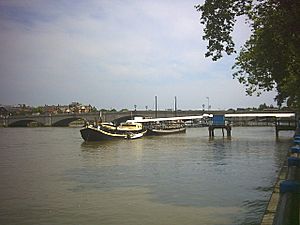 Putney Bridge. - geograph.org.uk - 21036