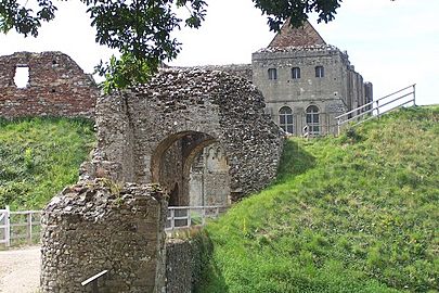 Castle Rising Gatehouse1