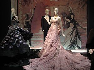 Christian Dior (Moscow exhibition, 2011) 18