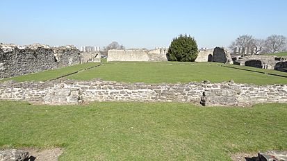 Lesnes Abbey courtyard