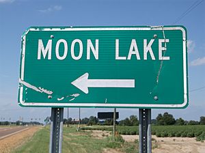 MoonLakeMSHighwaySign.jpg