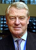 Paddy Ashdown (2005) (cropped).jpg