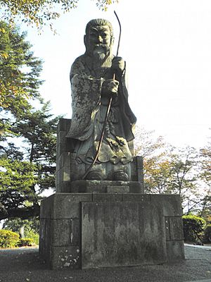 Statue of Emperor Keitai.jpg