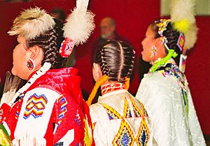 2006 10 PowWow WomenDresses 009 6A