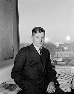 Burnet in 1945.jpg