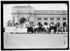 COLUMBUS MEMORIAL. PARADE AT UNVEILING