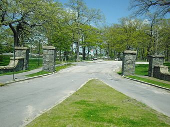 DeeringOaksDeeringAvenue.JPG