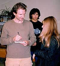 2003-10-06 ralph fiennes in Bishkek