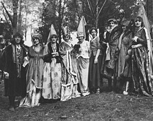 American Red Cross Pageant, Huntington, L.I., New York - 1917 - NARA - 20802268 (cropped)