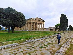 Paestum via Sacra