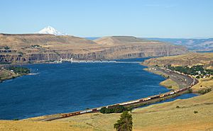 BNSF GE Dash-9 at Wishram