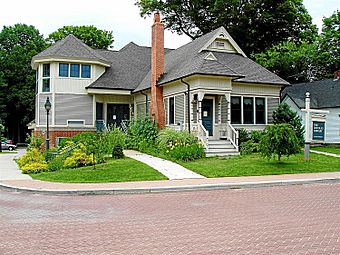 Douglas Library, Hebron CT.jpg