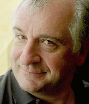 Douglas adams portrait (cropped 2)