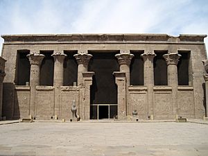 Edfu Tempel Pronaos 03